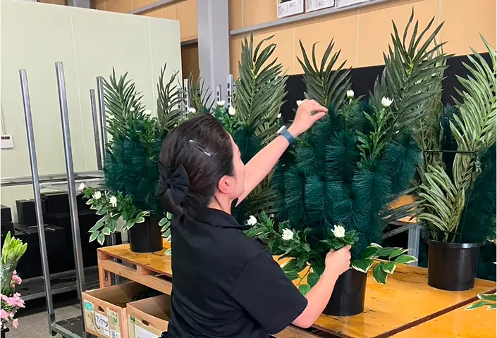 実績３花をいける様子