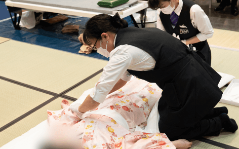 着替え・処置・化粧の写真